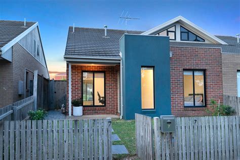 1 Burberry Lane, Deer Park, VIC 3023 